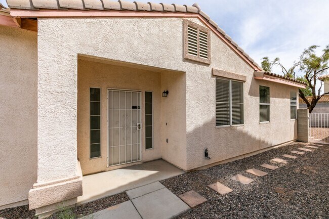 Building Photo - Silverado Ranch 3 bedroom home completely remodeled interior ready for immediate move in!