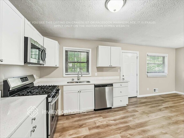 Building Photo - 2652 Williamsburg Dr