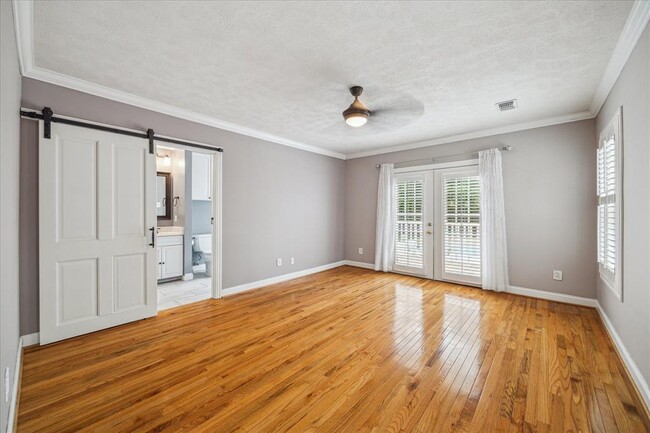 Building Photo - 211 W 31st St