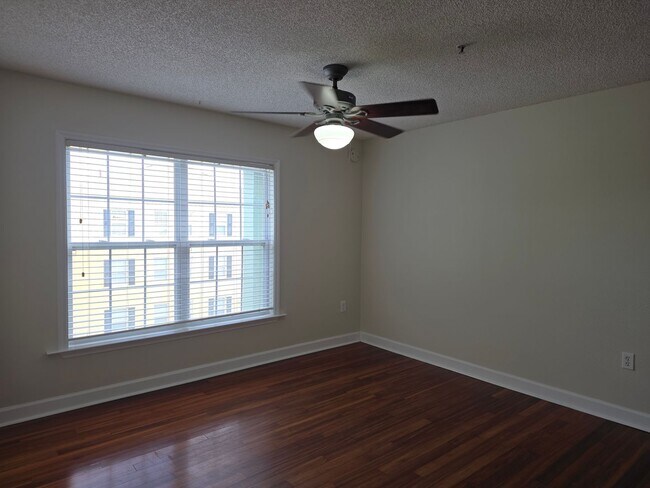 Building Photo - 2031 Dixie Belle Dr