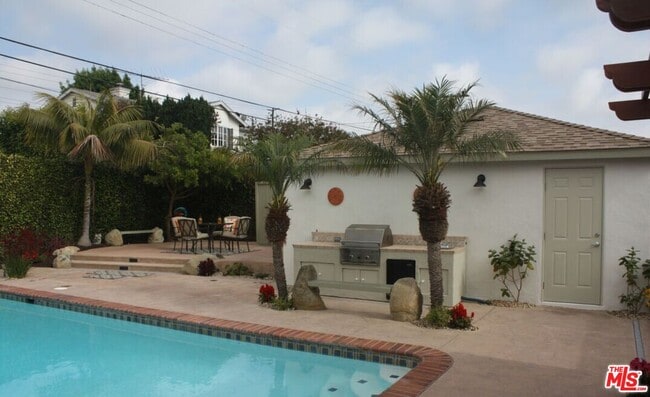 Building Photo - 7120 Alverstone Ave