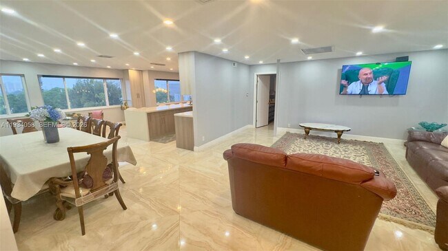 Building Photo - 329 SE 3rd St