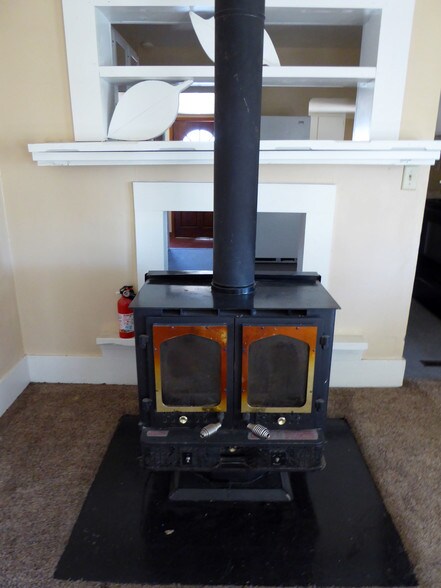 Building Photo - 1302 S Overland Trail