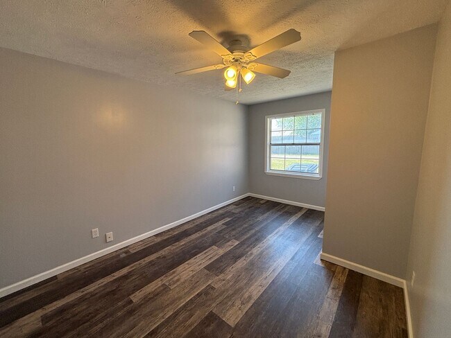 Building Photo - 4123 W 22nd St