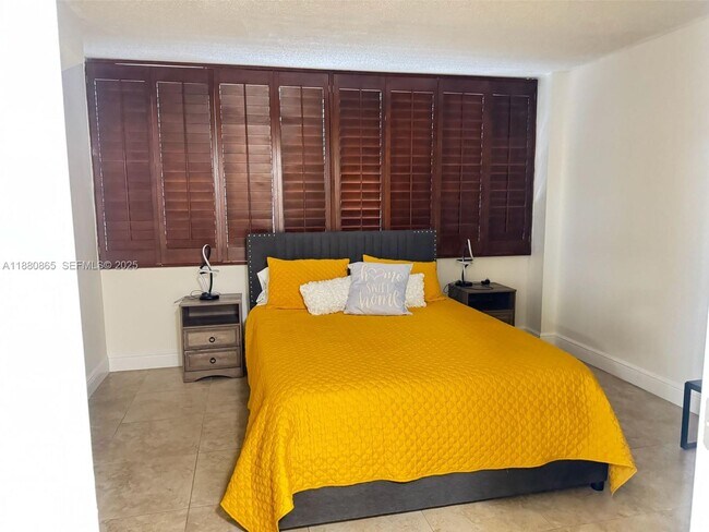 Building Photo - 5838 Collins Ave