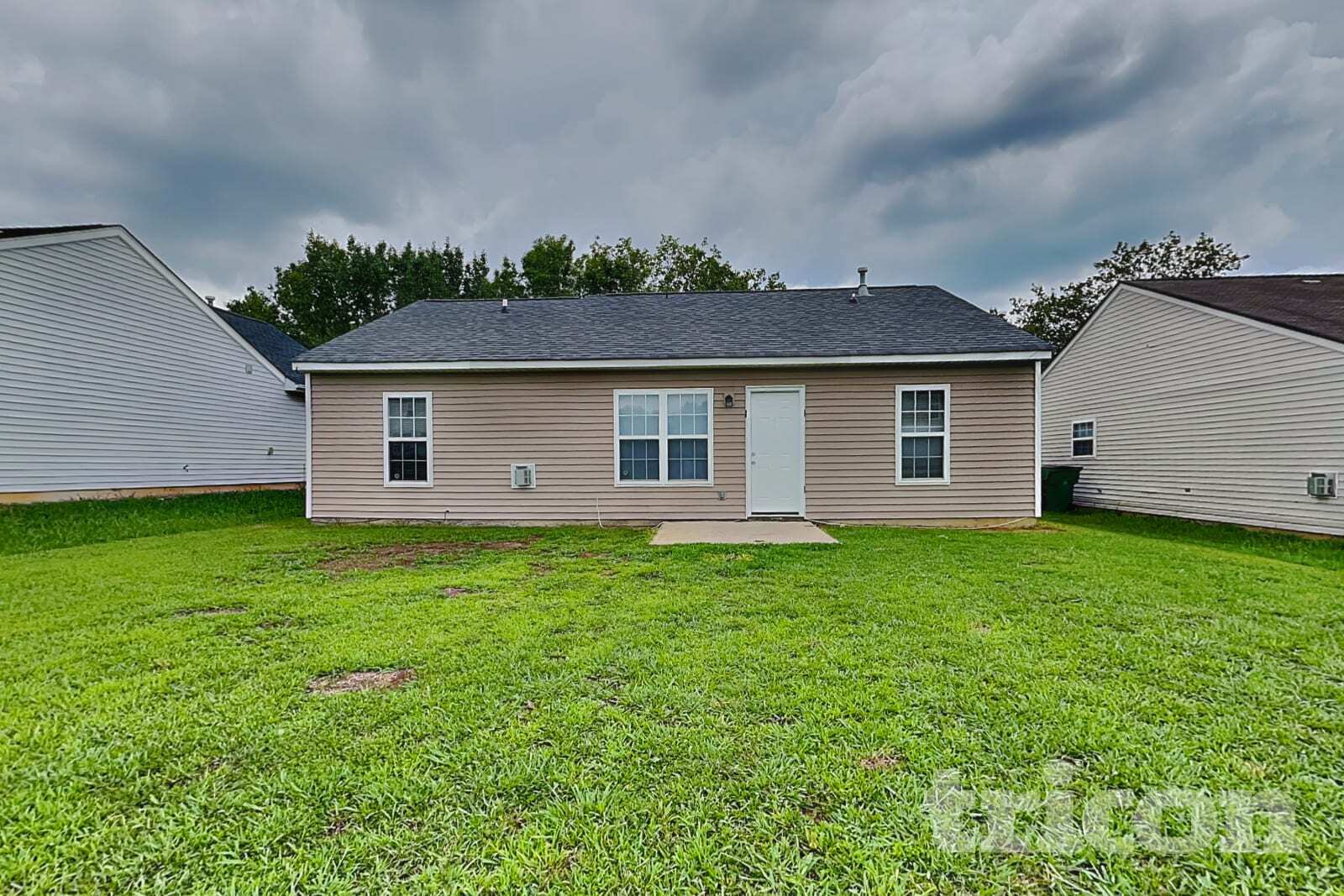 Building Photo - 10207 Green Hedge Ave