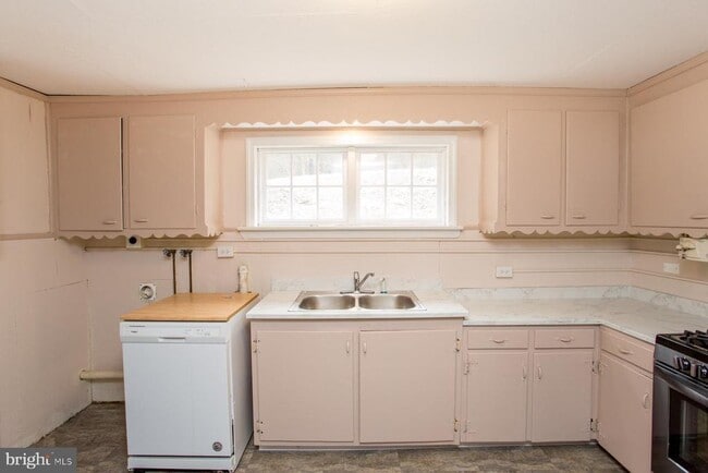 Building Photo - 120 Tabor Rd