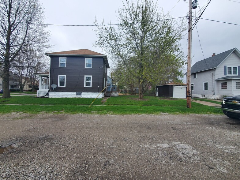 Building Photo - 1063 W 12th St