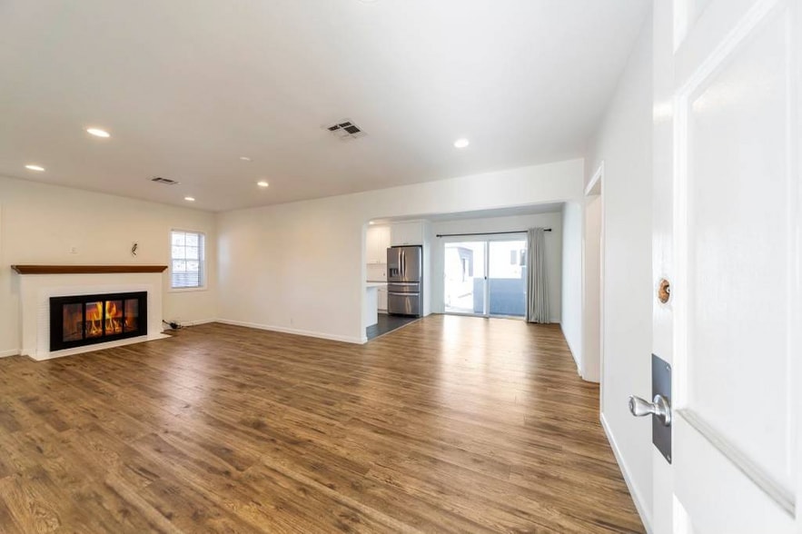 Building Photo - 11613 Haynes St