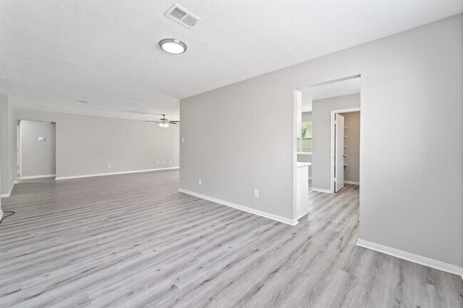 Building Photo - 17043 Macleish Dr