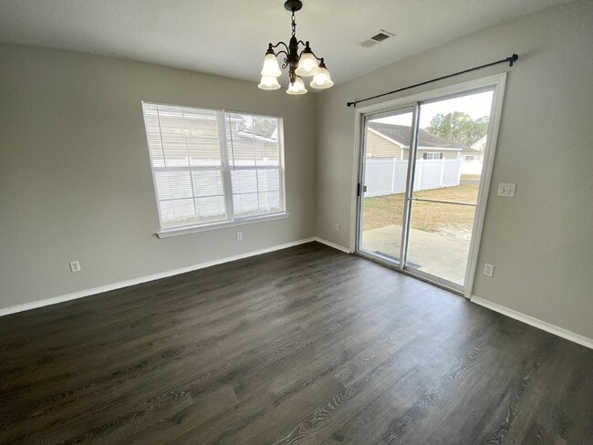 Building Photo - Three Bedroom, University Park Home!