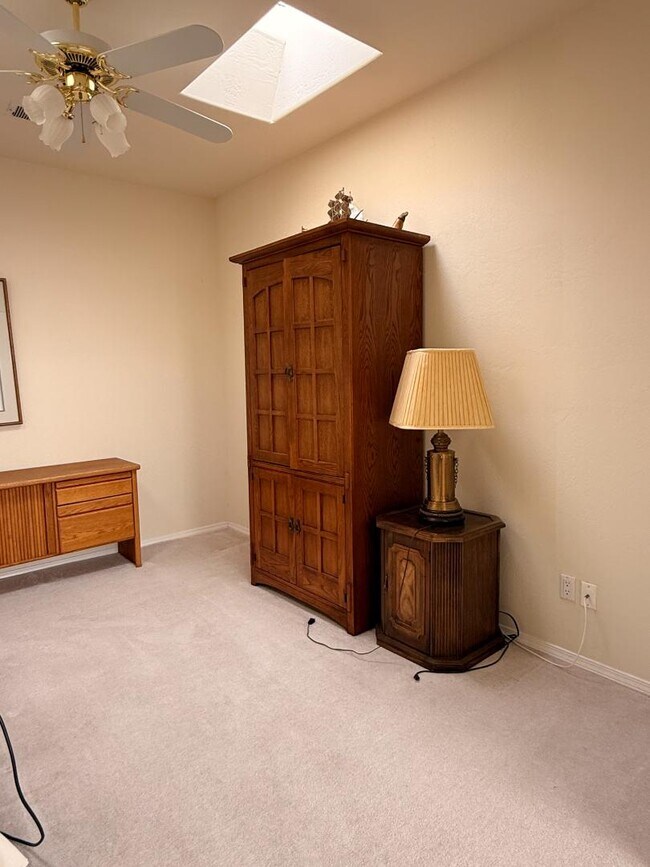 Building Photo - 711 Tramway Pl NE