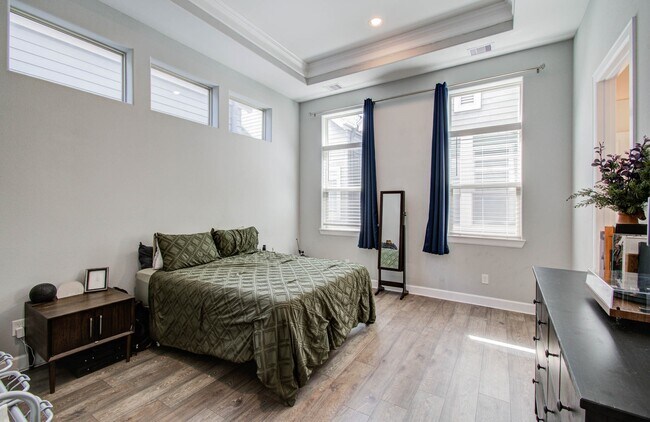 Building Photo - 2115 Naomi St