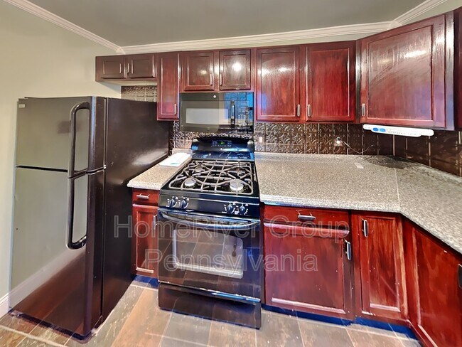 Building Photo - 1139 Ravine St