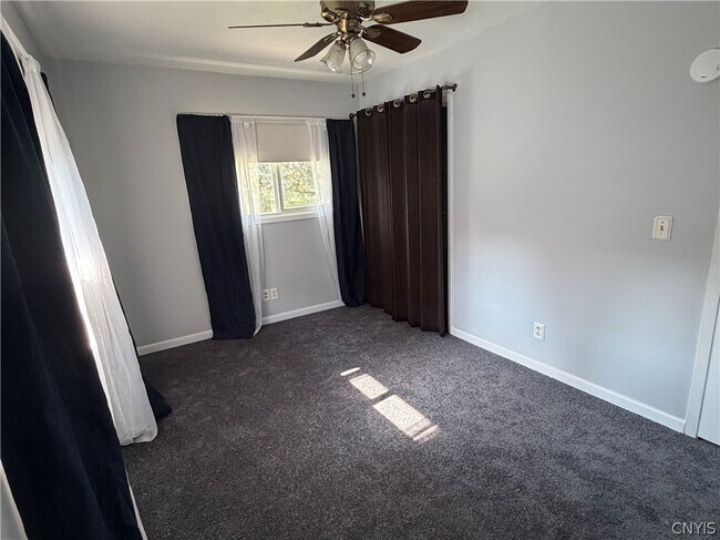 Building Photo - 107 Hadley Dr