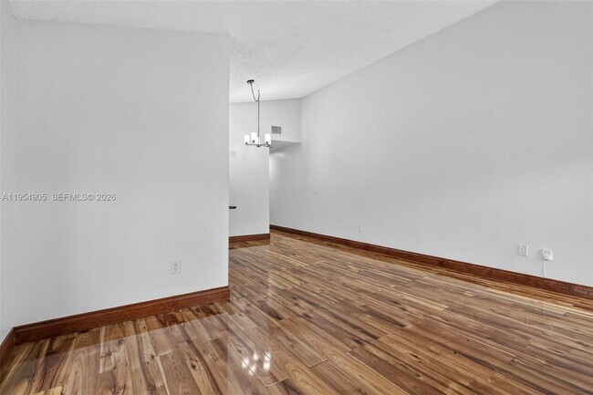 Building Photo - 1632 SW 19th Ter