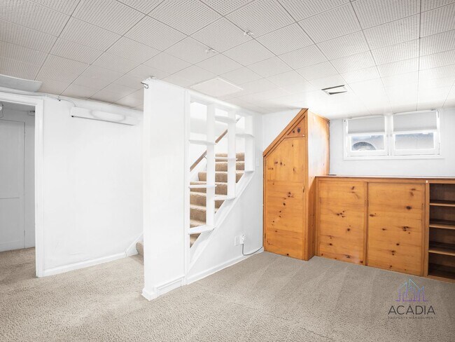 Building Photo - Charming, private basement apartment, enjoy your first month rent-free!