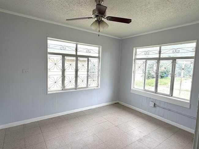 Building Photo - 3212 Pecan St