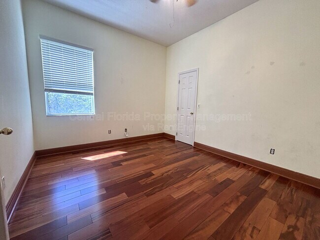 Building Photo - 902 Hire Cir