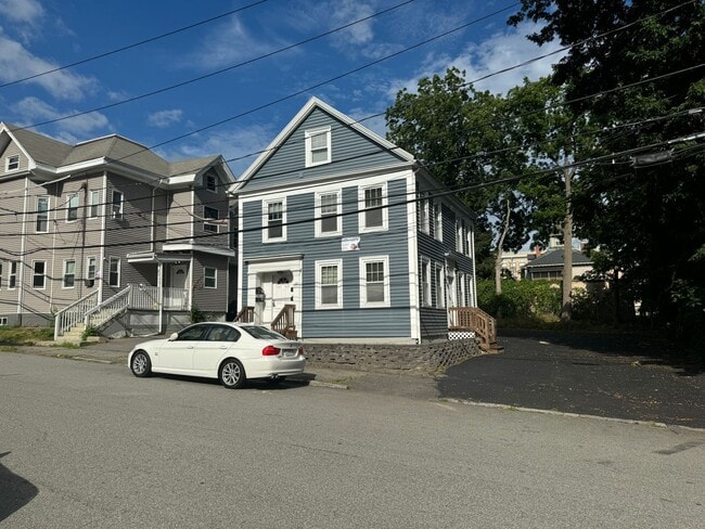 Primary Photo - 17 Portland St