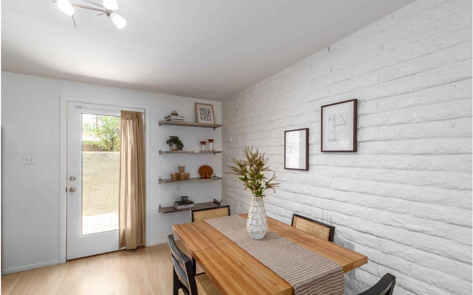 Building Photo - 4352 N 36th Plz