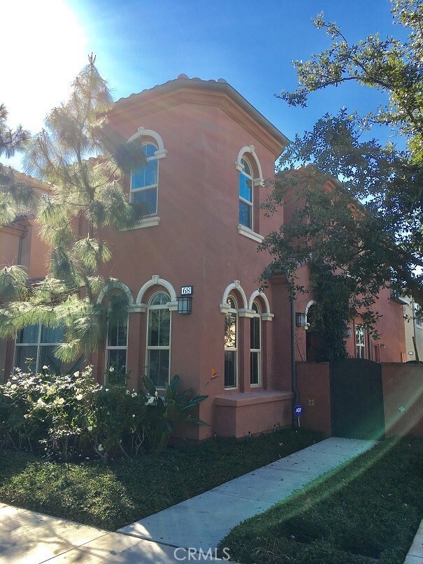 Building Photo - 68 Cienega