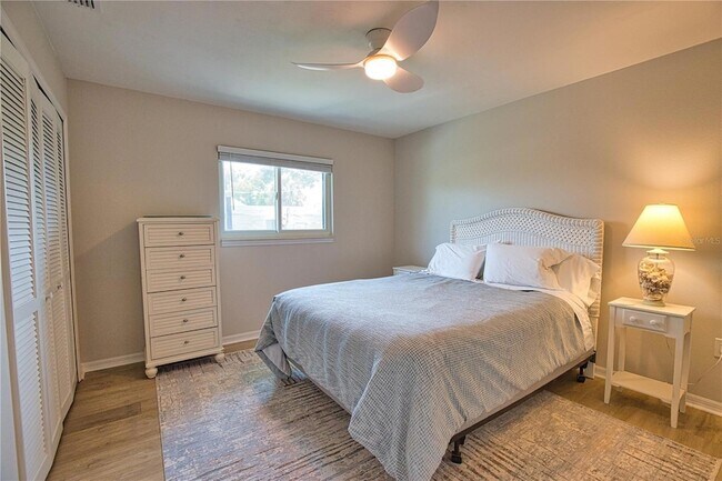 Building Photo - 556 Baffin Dr