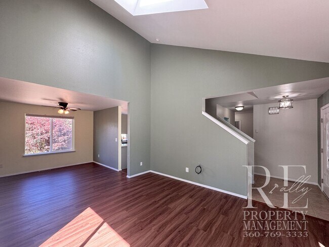 Building Photo - Spacious Bremerton Retreat with Designer Kitchen, Large Fenced Yard & Primary Suite