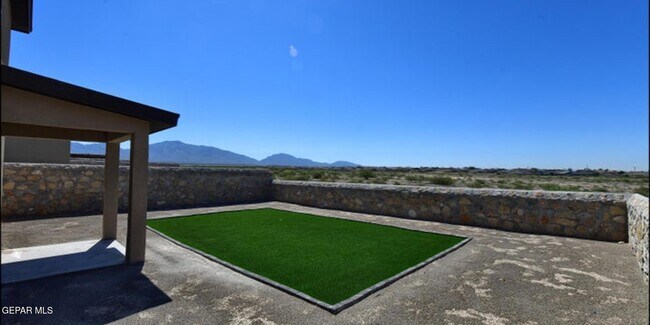 Building Photo - 516 Logwood Ave