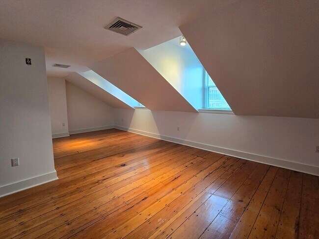 Building Photo - 61 Otis St