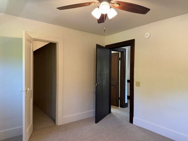 Building Photo - 5- Bedroom House for Rent in Chaseburg