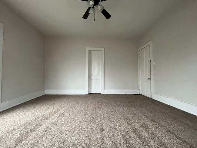 Building Photo - tb412