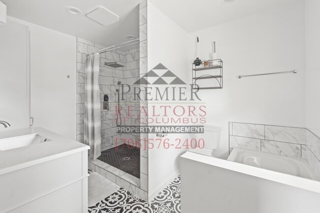 Building Photo - 2866 Hobbs Rd