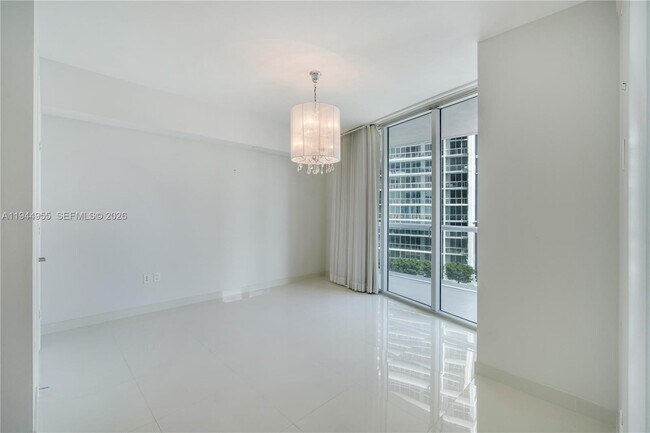 Building Photo - 495 Brickell Ave