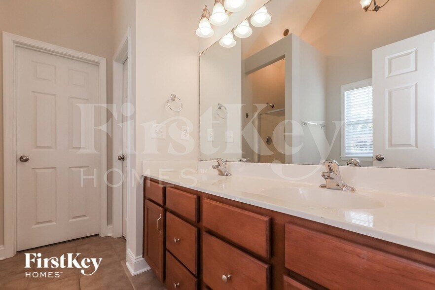 Building Photo - 4006 Waxwood Dr