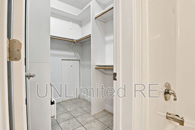Building Photo - 3272 S Litzler Dr