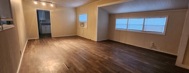 Building Photo - 1419 San Juline Cir