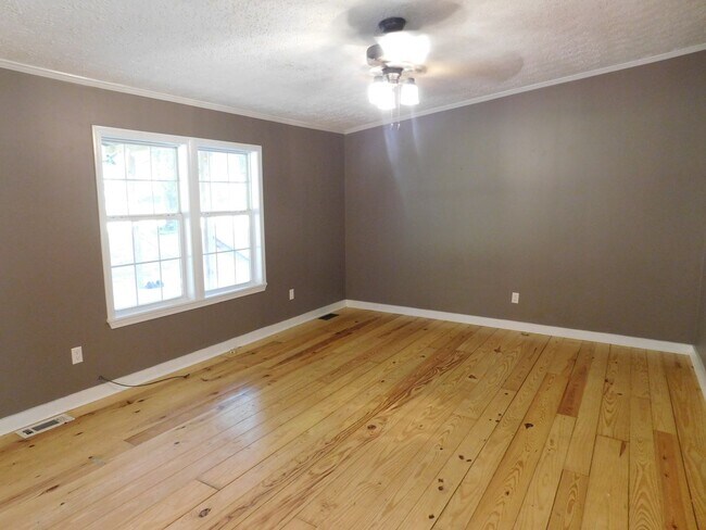 Building Photo - 900 Loftin Farm Rd