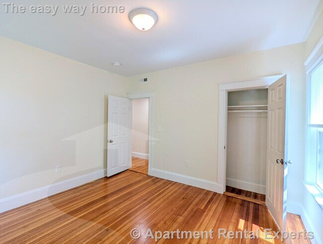 Building Photo - 8-10 Lowell Cir Unit #2