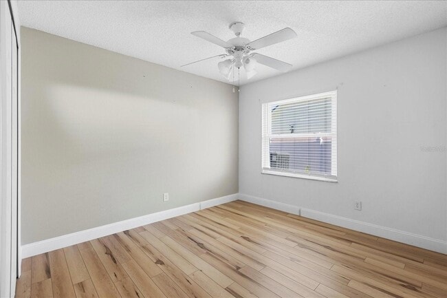 Building Photo - 5517 Loma Vista Dr E