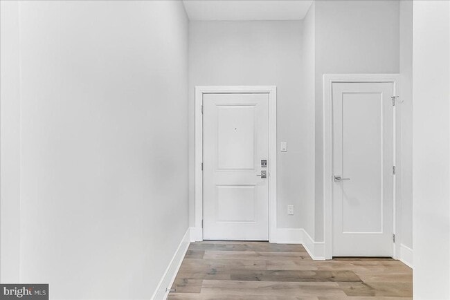 Building Photo - 537 Apple St