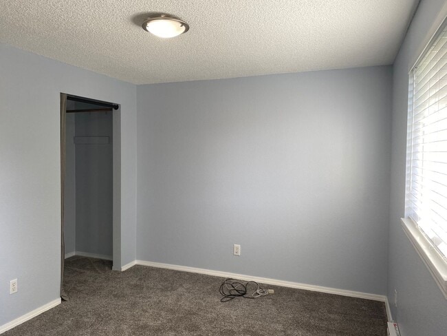 Building Photo - 4bd/1.75ba Carnation House