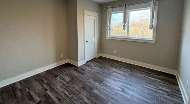 Building Photo - 312 61st St