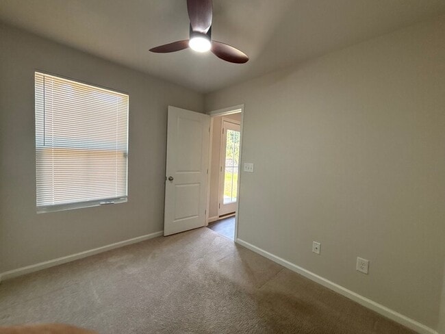Building Photo - Spacious 5-Bedroom Home in Dillon Lakes