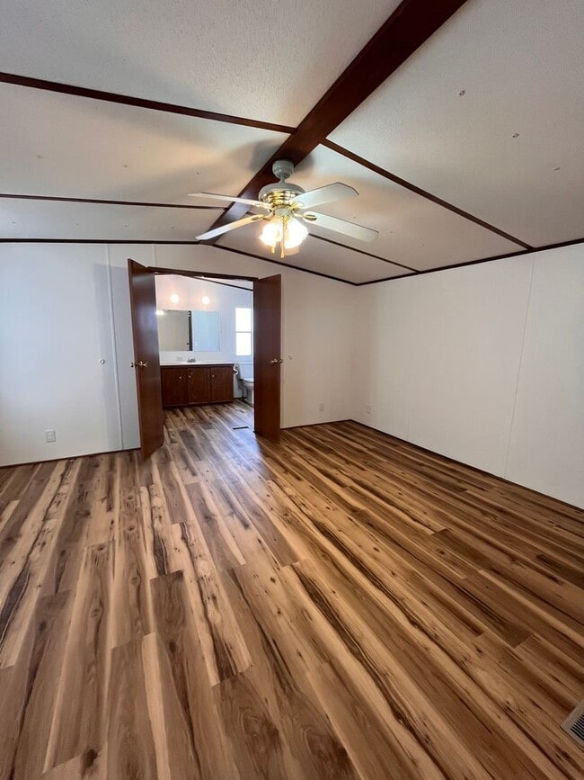 Building Photo - Home in south Lowndes County