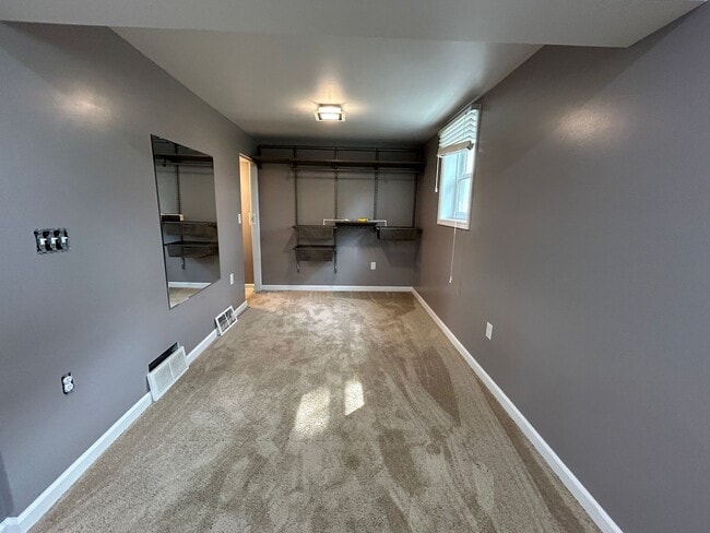 Building Photo - Charming 3 bedroom House