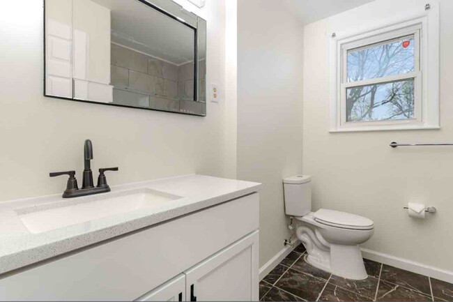 Building Photo - 707 Ringgold Dr