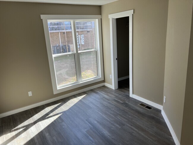 Building Photo - 3 Mimosa Ln