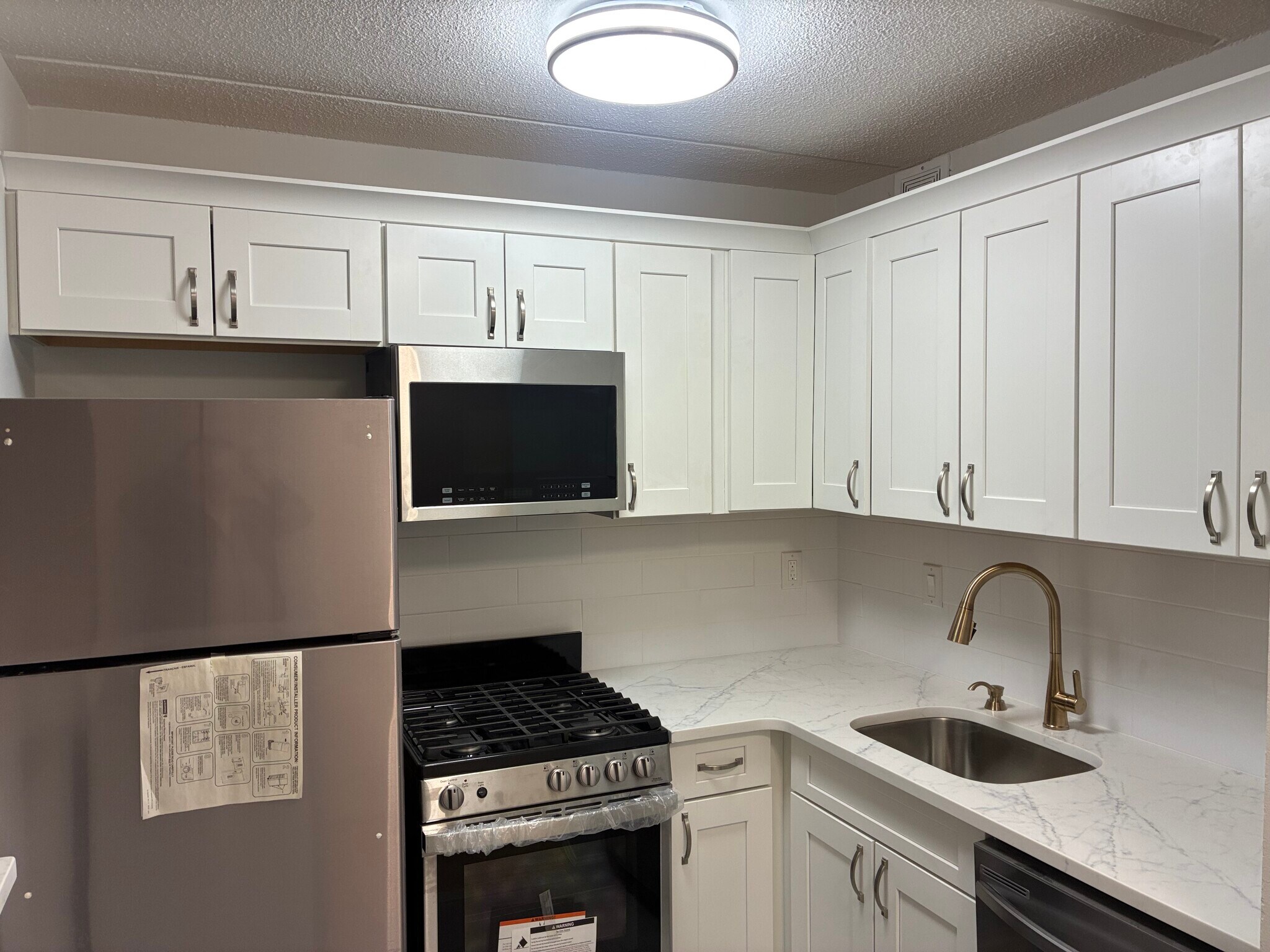 Stainless Steel Applicances - 4 Consulate Dr