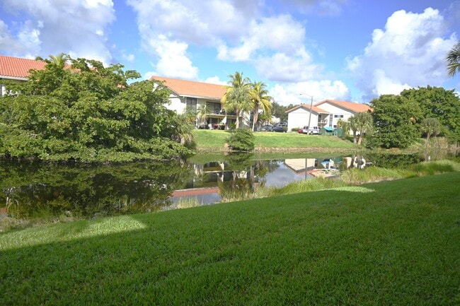 Building Photo - 198 Lake Evelyn Dr
